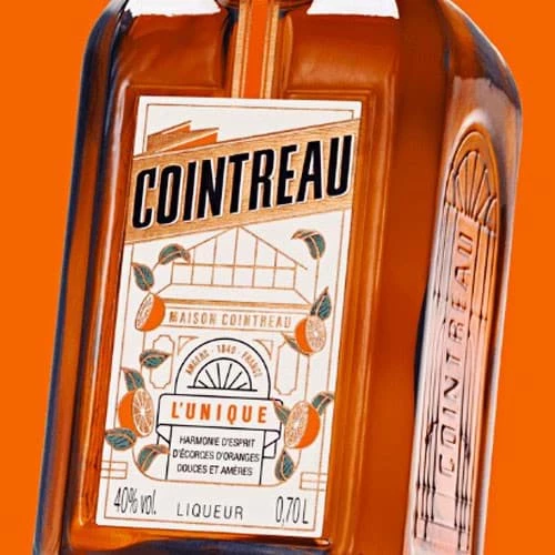 Cointreau tiet lo thiet ke chai moi