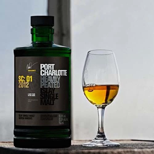 Port Charlotte bo cac bao bi dong hop chai