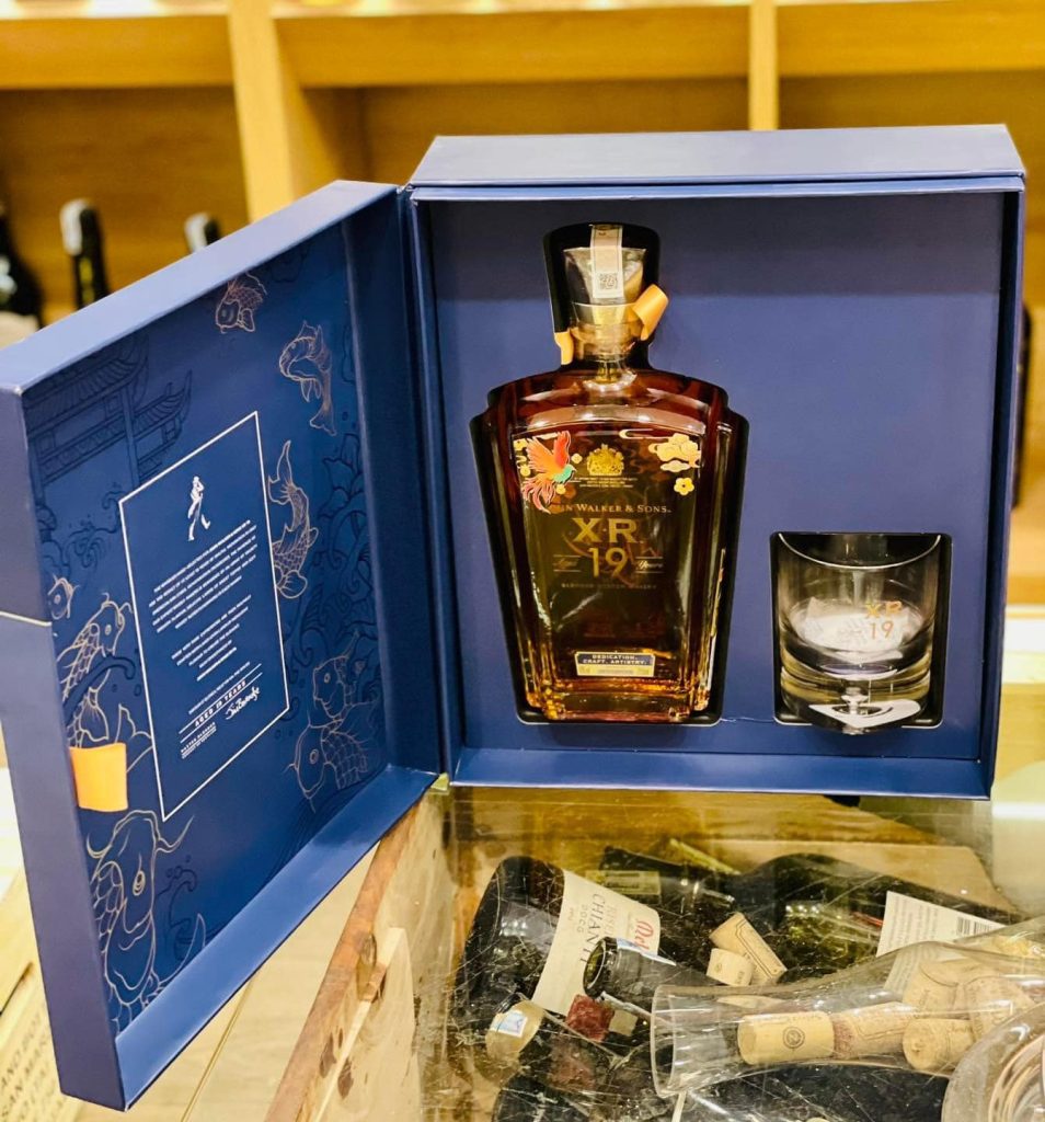 Rượu Johnnie Walker XR 19 Năm món quà ý nghĩa