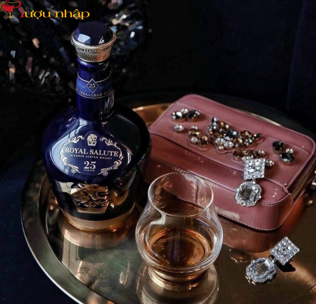 Rượu Chivas 25 Royal Salute 