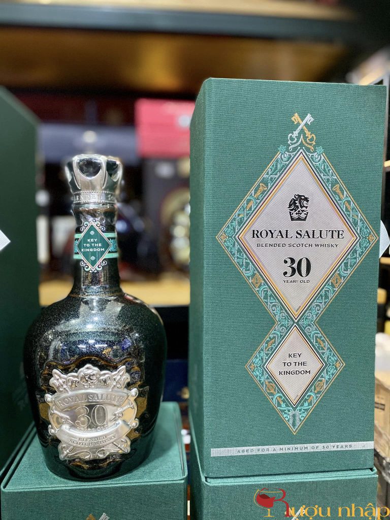 Rượu Chivas 30 Năm Royal Salute mới