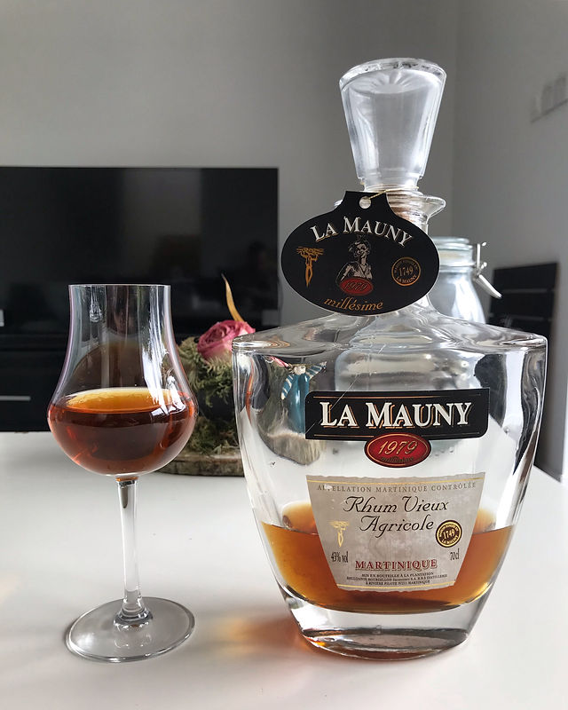 Rượu Rum La Mauny 1979 Rượu Rum La Mauny 1979