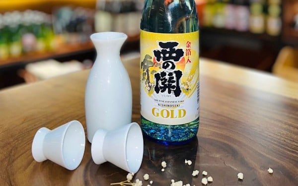 Rượu Sake Nishino Seki Gold Leaf (vảy vàng) 720ml