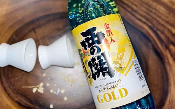 Rượu Sake Nishino Seki Gold Leaf vảy vàng