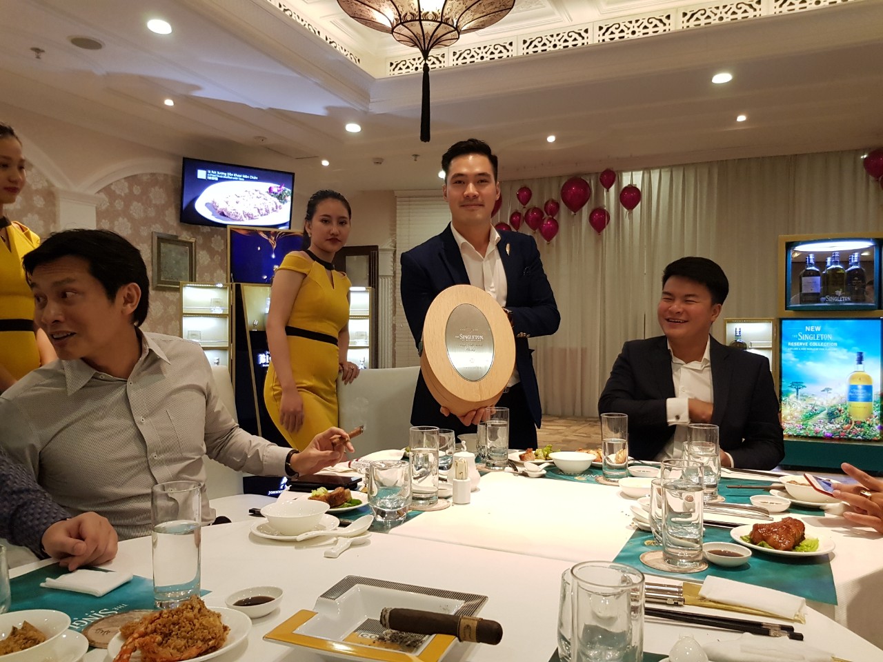 Đại diện thương hiệu Singleton VN singleton 38 gioi thieu