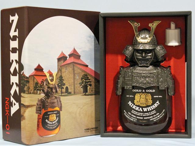 Hinh anh Samurai tren chai ruou Whisky Nhat Ban