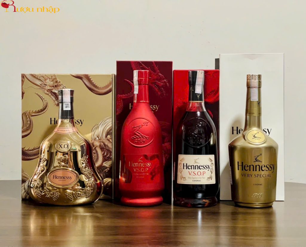Hennessy VS Limited Special Gold Tết 2024 tại cửa hàng Rượu Nhập là món quà tuyệt vời để chào đón năm mới.