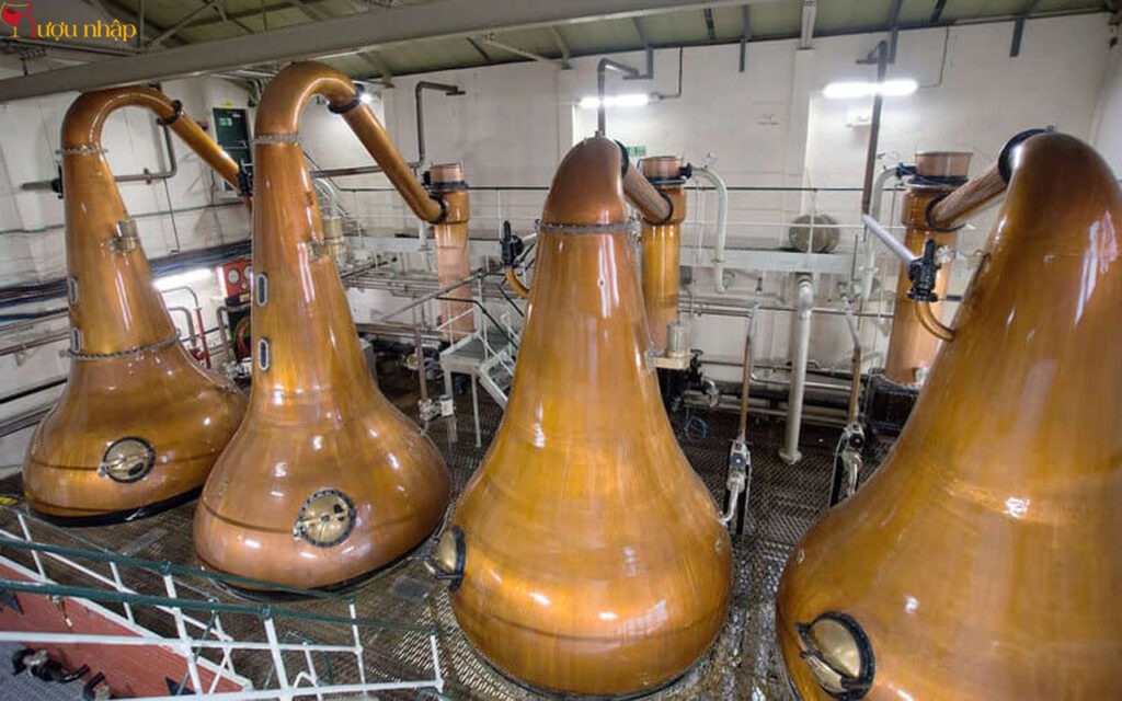 Chưng cất rượu Lagavulin