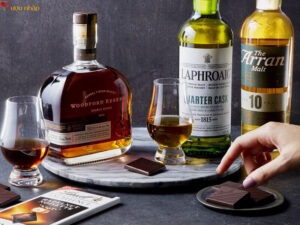 Uống rượu Whisky ăn với gì ngon nhất để trọn vẹn hương vị